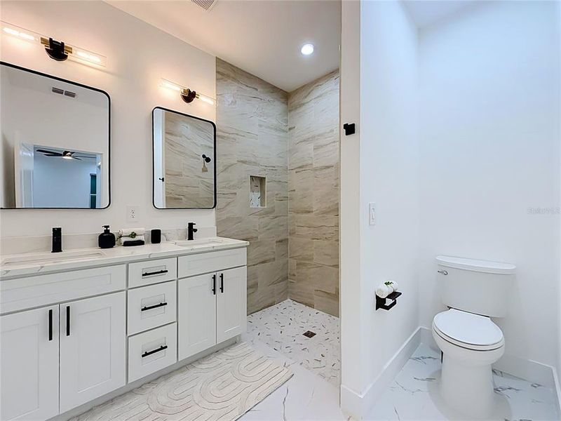 Furnished interior view inside a new home in , Orlando (Image 35).