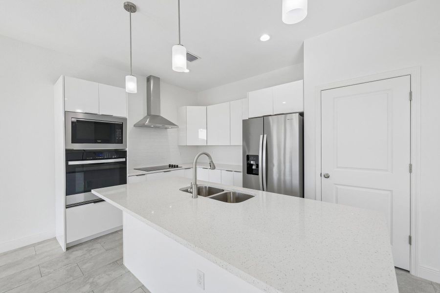 8-web-or-mls-S Castle Cir-S2204-008