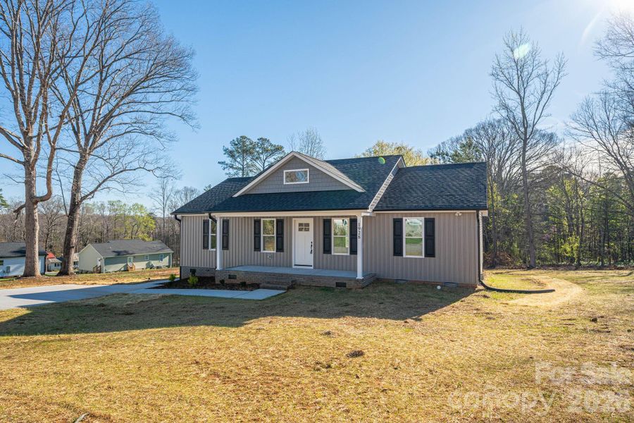 Exterior details and patio area of a home in , Lincolnton (Image 26).