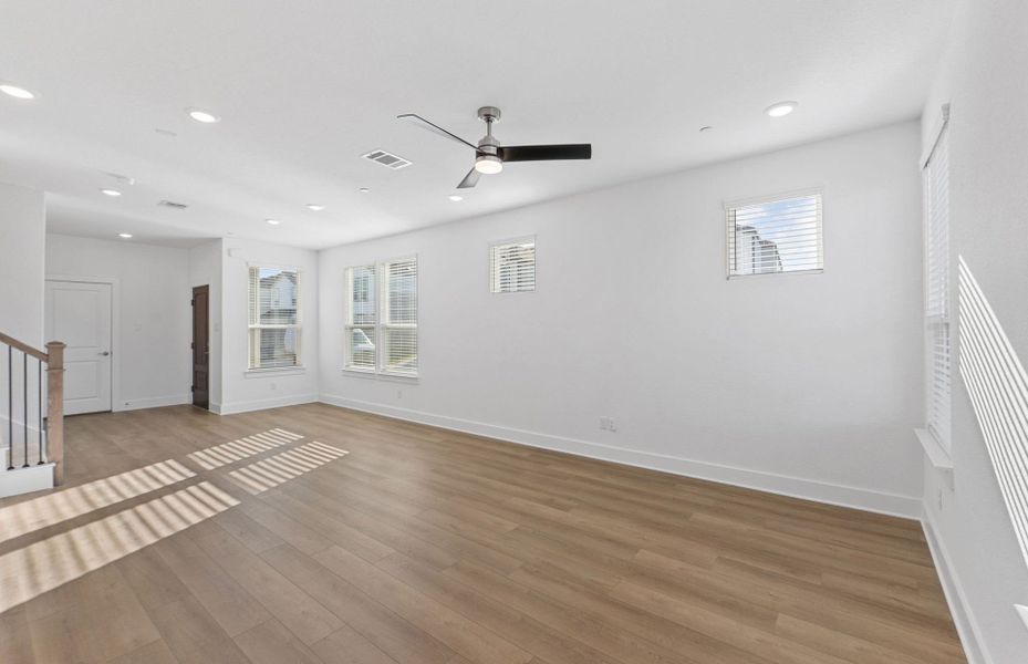 Spacious, unfurnished interior of a new home in Northpoint at Old Settlers, Round Rock (Image 27).