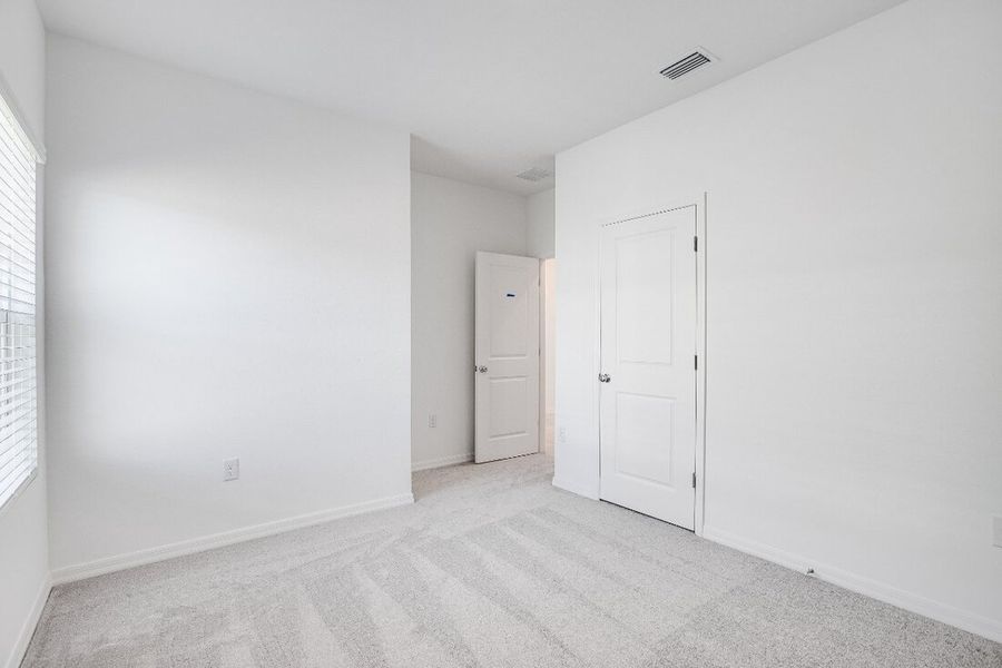 Spacious, unfurnished interior of a new home in Coopers Meadow, Jacksonville (Image 12).