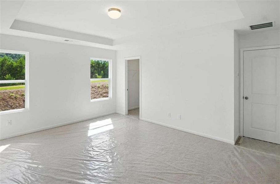 Spacious, unfurnished interior of a new home in Creekside Landing, Dallas (Image 18).