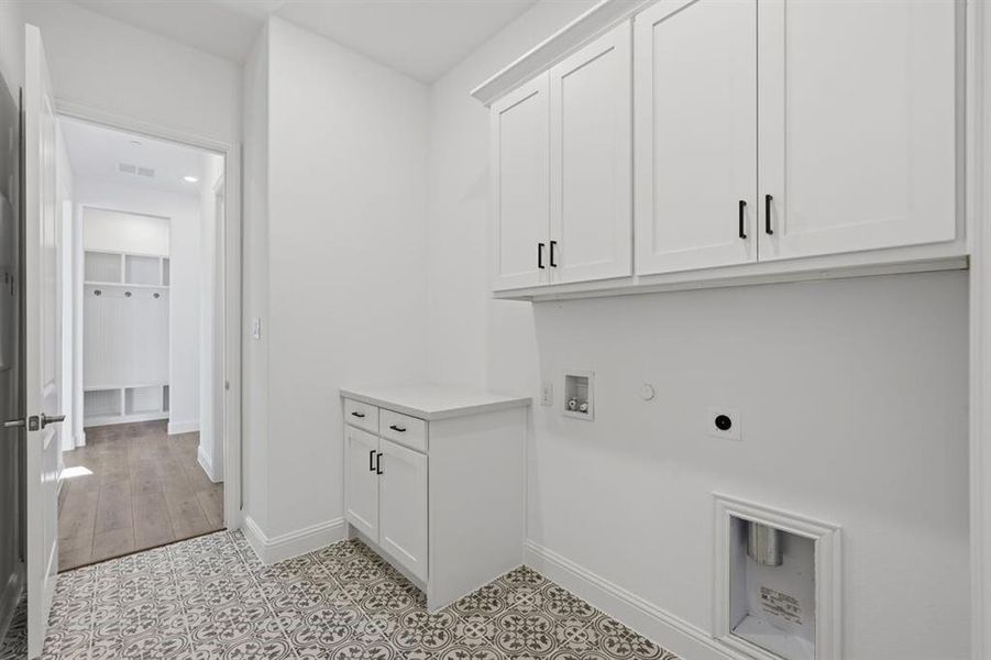 1908 Evergreen Terrace - Ready Now! 1908 Evergreen Terrace - Ready Now!