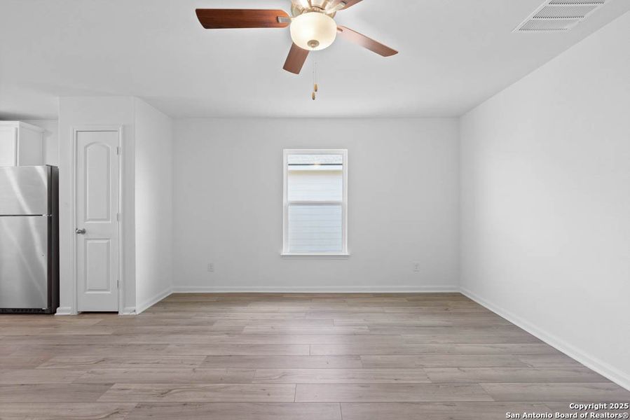 Spacious, unfurnished interior of a new home in , San Antonio (Image 13).