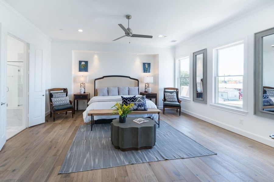 Primary Suite that feels like you have gone to a resort! So much space. Primary Suite that feels like you have gone to a resort! So much space.