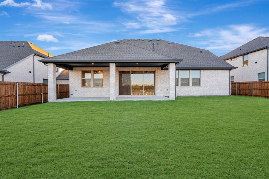 Exterior details and patio area of a home in Elevon, Lavon (Image 23).