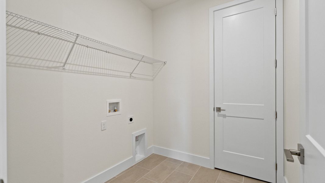Representative unfurnished interior of a home built from the Longleaf by DRB Homes in Lakeside at Satilla, St. Cloud (Image 28).