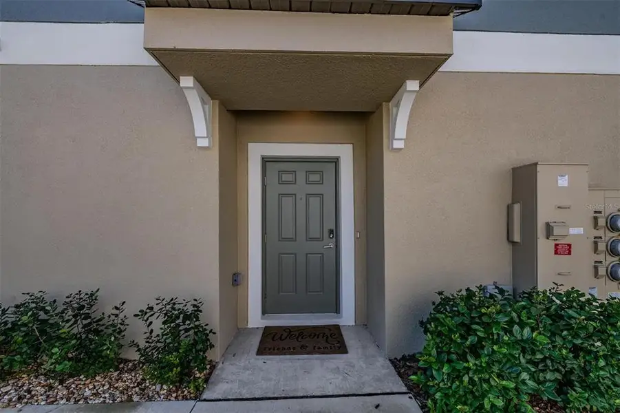 Exterior details and patio area of a home in , Land O' Lakes (Image 23).