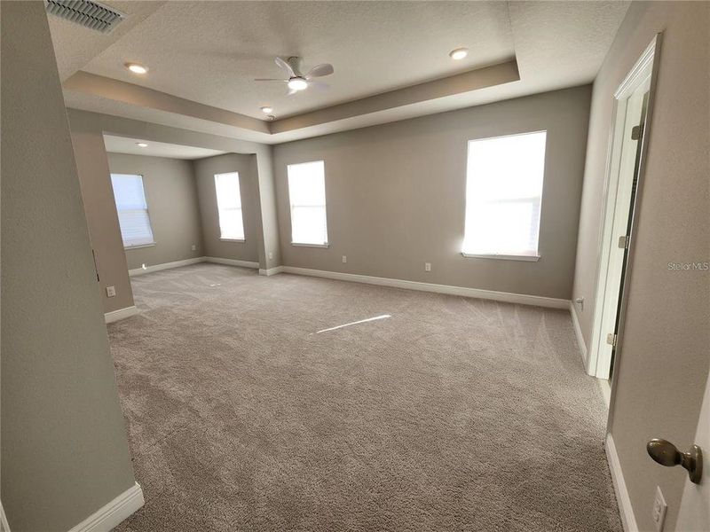 Spacious, unfurnished interior of a new home in Woodcreek, Wesley Chapel (Image 15).