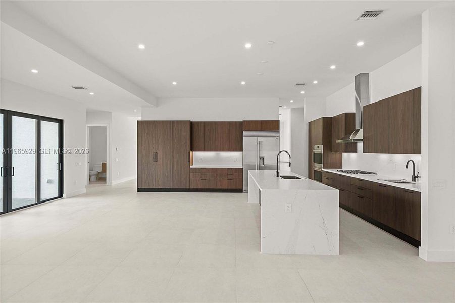 Furnished interior view inside a new home in , Hollywood (Image 41).