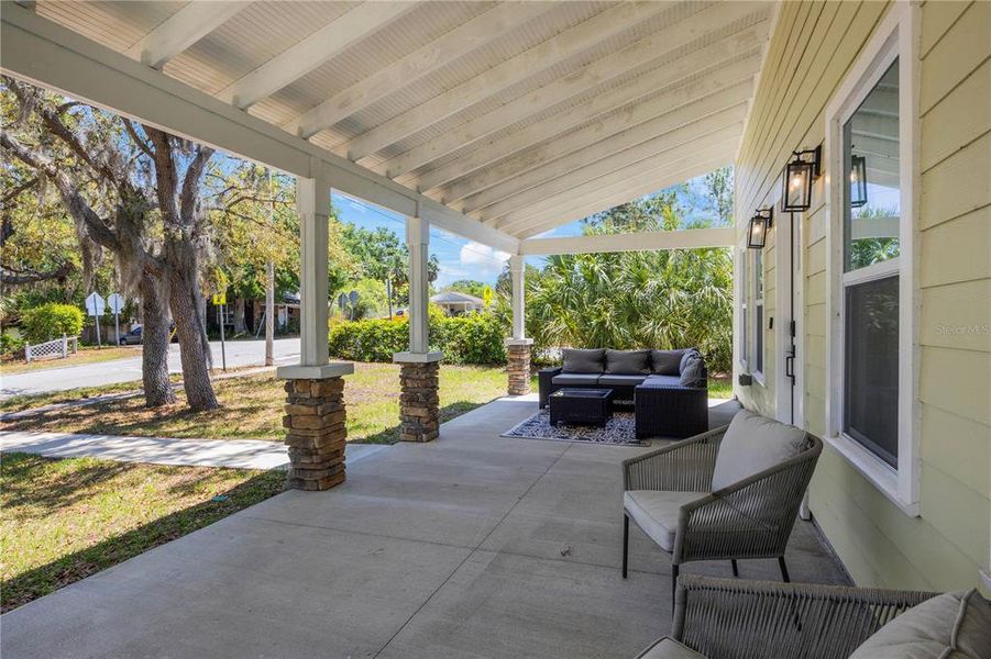 Exterior details and patio area of a home in , Tarpon Springs (Image 28).
