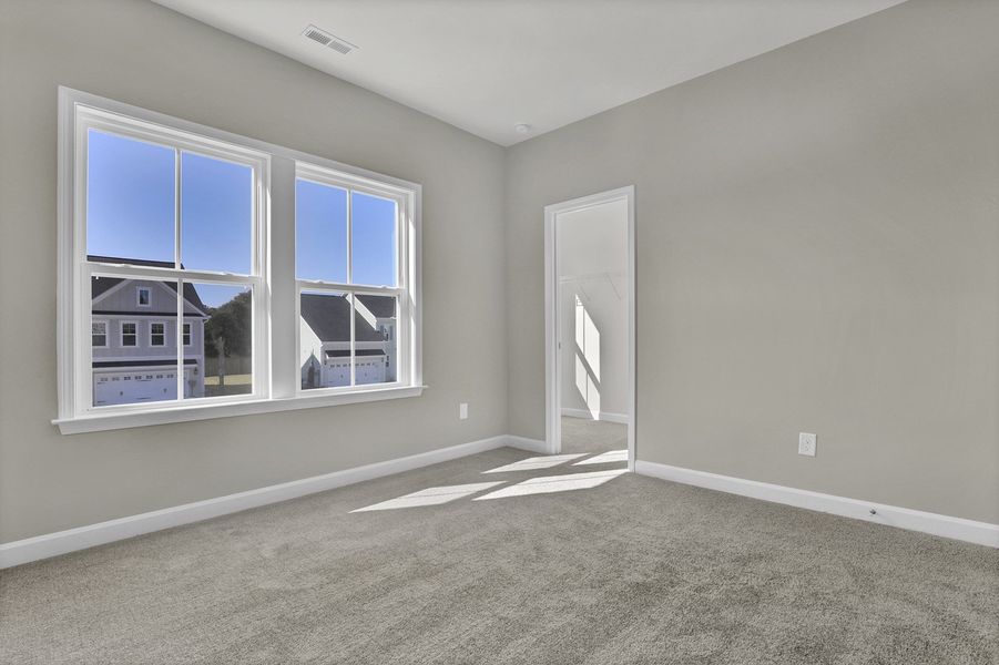 Spacious, unfurnished interior of a new home in East Wynd, Hampstead (Image 27).