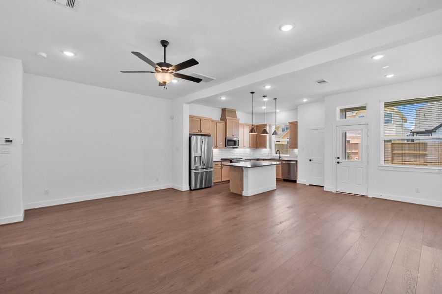 Spacious, unfurnished interior of a new home in Meridiana Chateau, Manvel (Image 18). Spacious, unfurnished interior of a new home in Meridiana Chateau, Manvel (Image 18).
