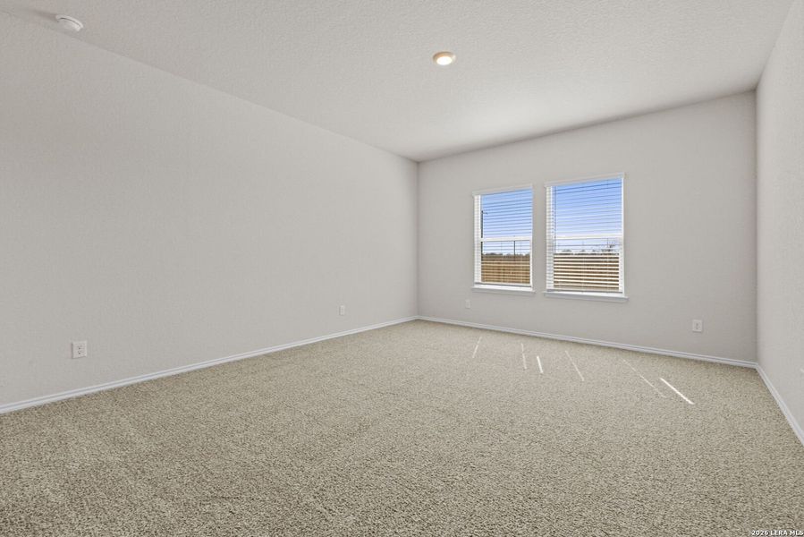 Spacious, unfurnished interior of a new home in Stonehill, San Antonio (Image 10).