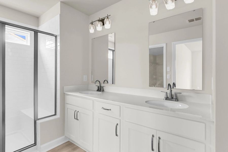 Similar Monroe floorplan with Timeless Collection. Features and finishes vary.