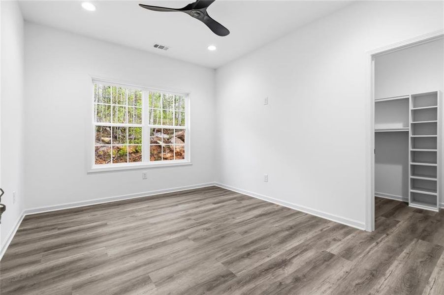 Spacious, unfurnished interior of a new home in , Gainesville (Image 18).