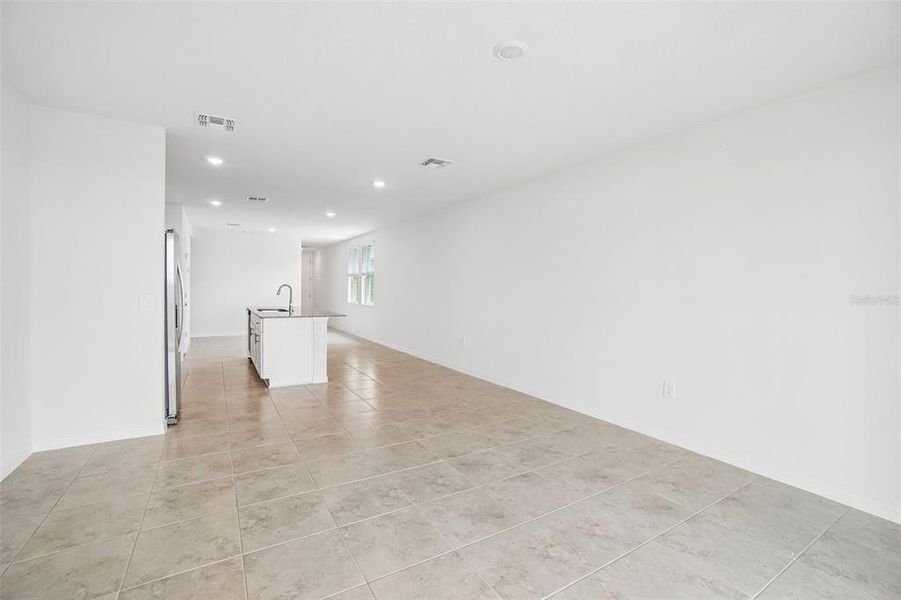 Spacious, unfurnished interior of a new home in Hamilton Bluff - Classic Series, Lake Hamilton (Image 15).