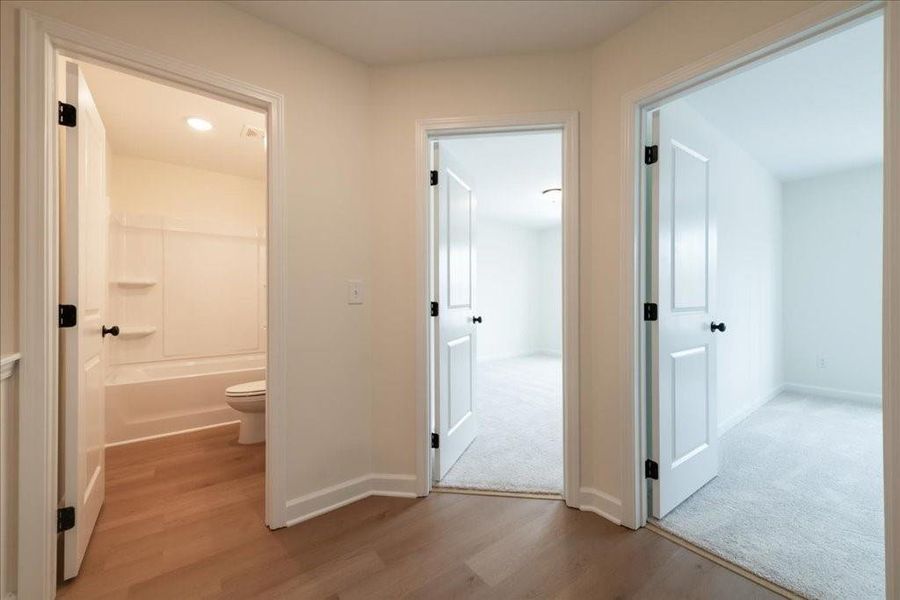 Spacious, unfurnished interior of a new home in Cherokee Township, Acworth (Image 33).