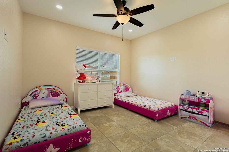 Furnished interior view inside a new home in , Uvalde (Image 30).