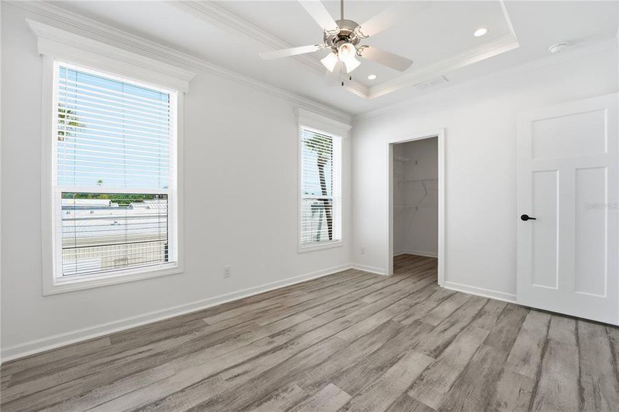 Spacious, unfurnished interior of a new home in , Longboat Key (Image 16).