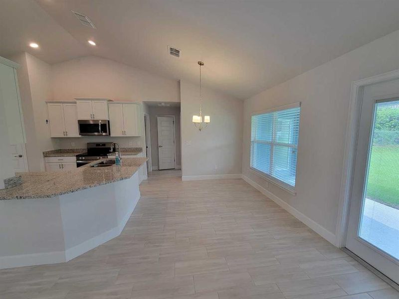 Spacious, unfurnished interior of a new home in , Ocala (Image 14).
