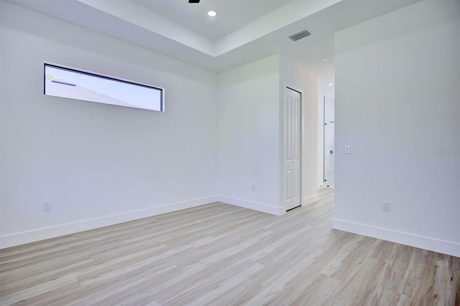 Spacious, unfurnished interior of a new home in , Sebring (Image 11).