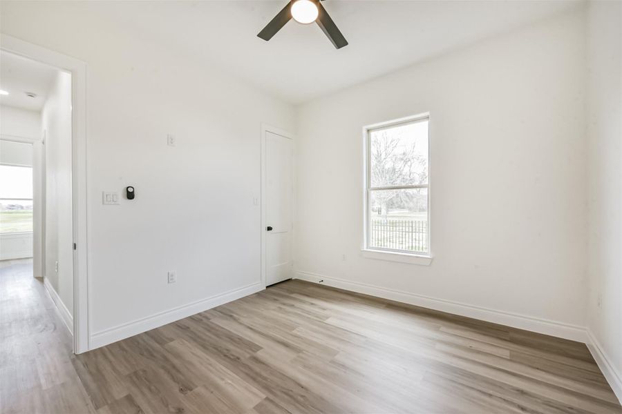 Spacious, unfurnished interior of a new home in , Angleton (Image 15).