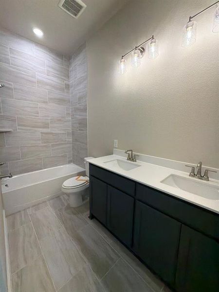 Furnished interior view inside a new home in Grayson Ridge, Van Alstyne (Image 6).