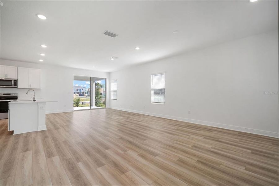 Spacious, unfurnished interior of a new home in North River Ranch, Parrish (Image 18).