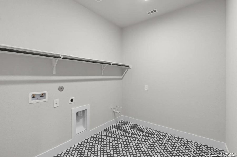 Spacious, unfurnished interior of a new home in Esperanza - 70', Boerne (Image 14).