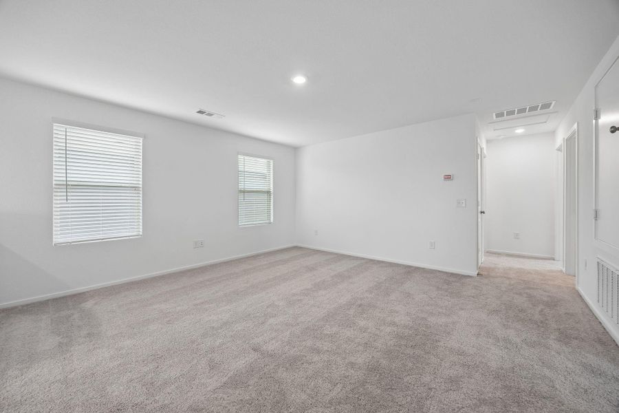 Spacious, unfurnished interior of a new home in Mavera, Conroe (Image 24).