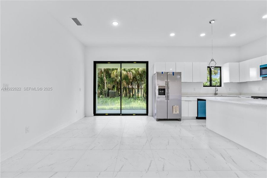 Spacious, unfurnished interior of a new home in , Lehigh Acres (Image 17).