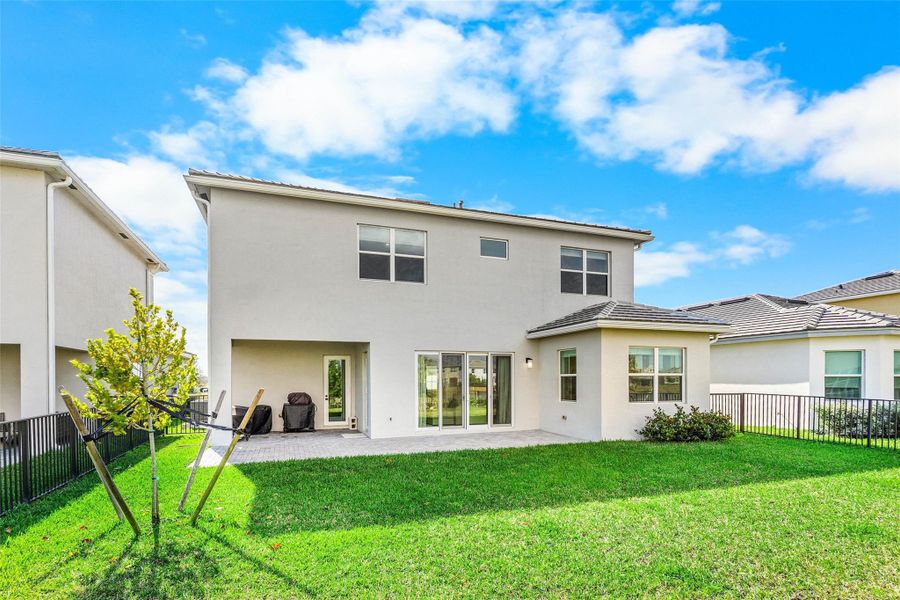 LARGE FENCED BACKYARD