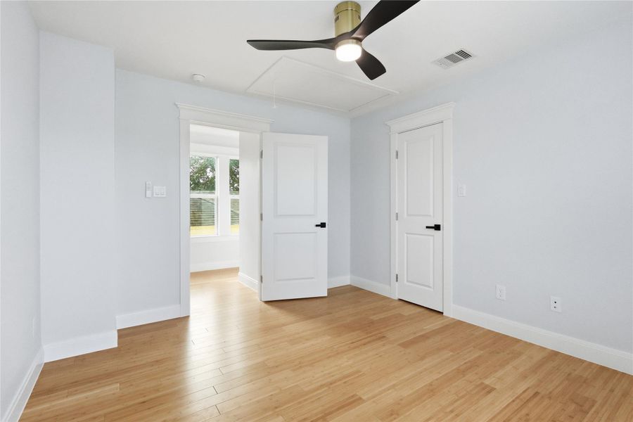 Spacious, unfurnished interior of a new home in , Galveston (Image 22).