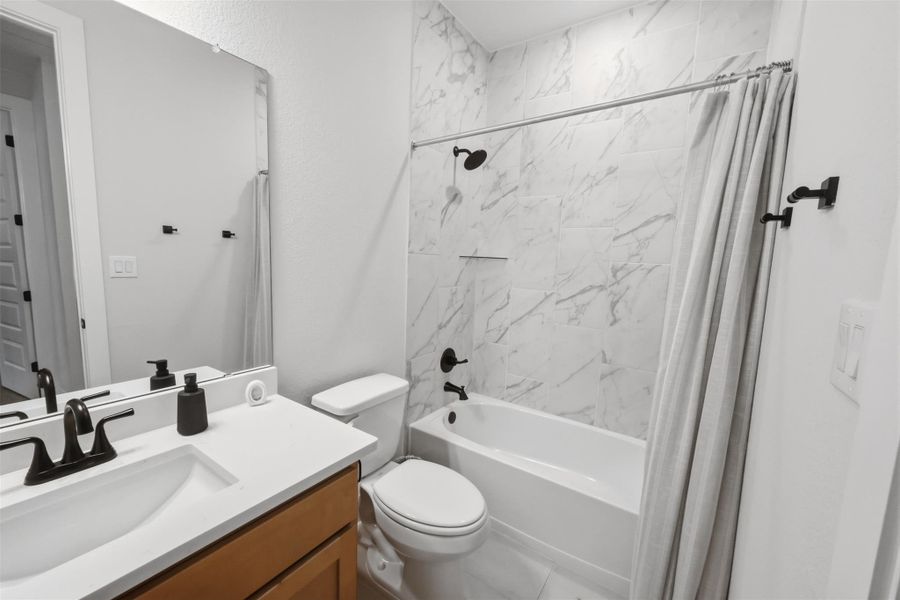 Furnished interior view inside a new home in 6 Creeks, Kyle (Image 29). Furnished interior view inside a new home in 6 Creeks, Kyle (Image 29).