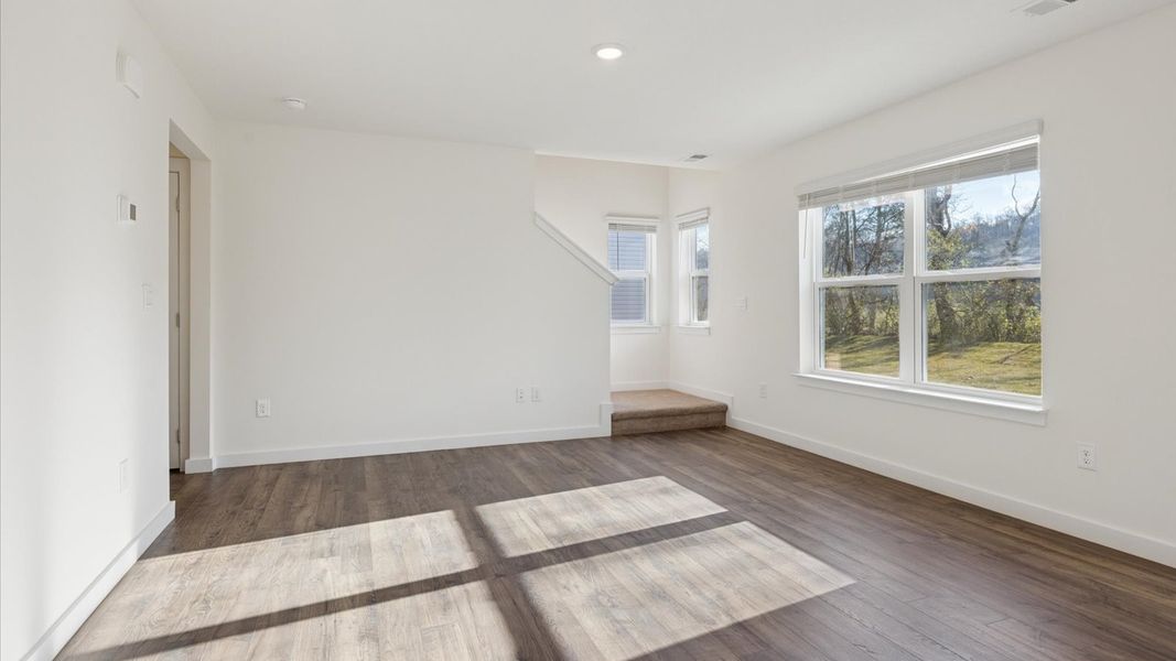 Spacious, unfurnished interior of a new home in Belhaven, Knoxville (Image 10).