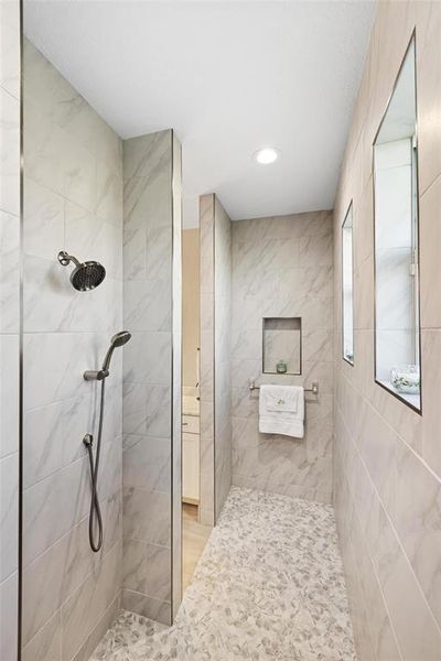 Spacious, unfurnished interior of a new home in , Placida (Image 19).