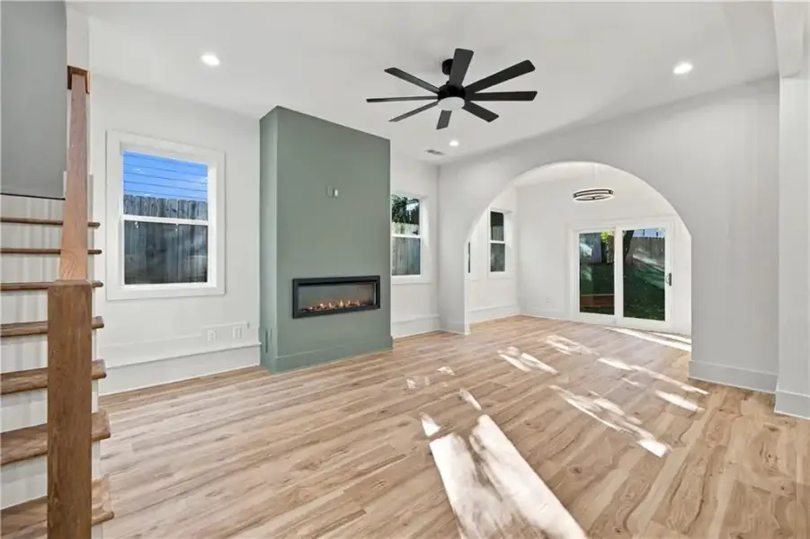 Spacious, unfurnished interior of a new home in , Atlanta (Image 19).