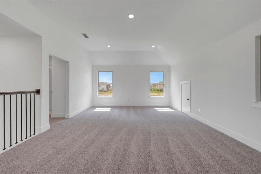 Spacious, unfurnished interior of a new home in Lilyana, Celina (Image 38).