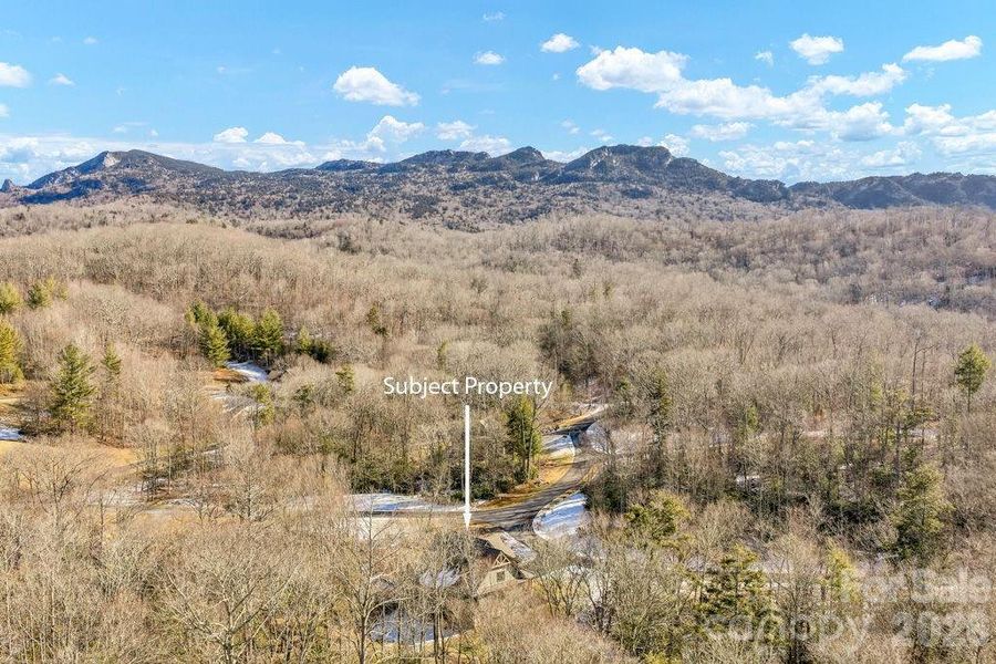 Close proximity to Grandfather Mountain, skiing, & all the High Country has to offer! Close proximity to Grandfather Mountain, skiing, & all the High Country has to offer!