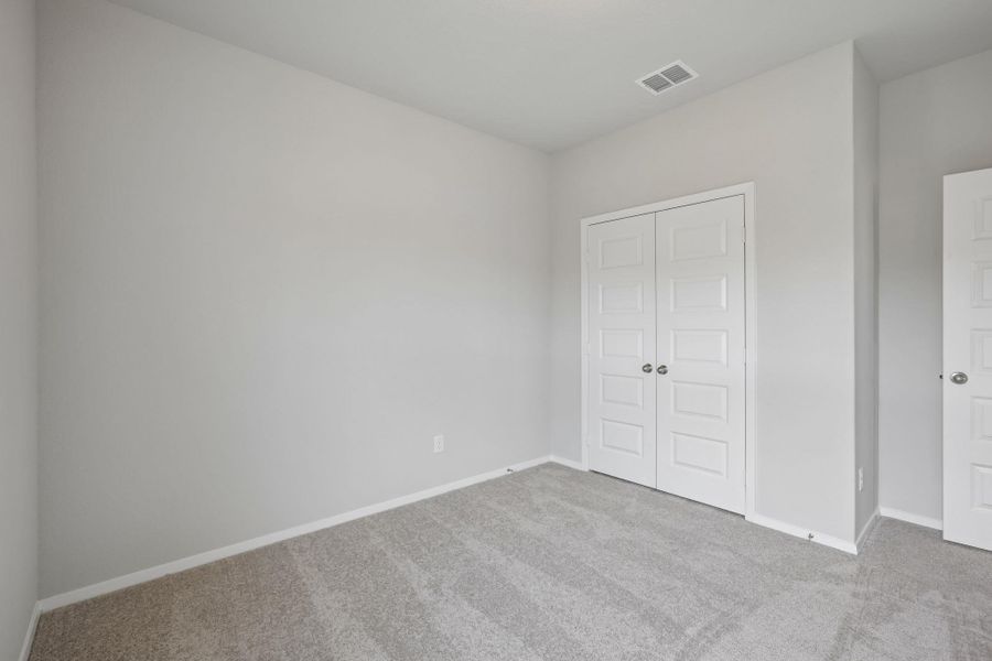 Spacious, unfurnished interior of a new home in Cloverleaf, Austin (Image 22).