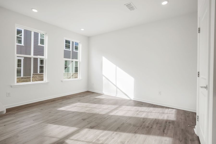 Spacious, unfurnished interior of a new home in Galloway Towns, Charlotte (Image 25).