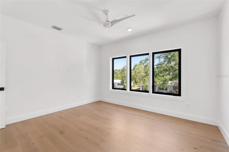 Spacious, unfurnished interior of a new home in , Sarasota (Image 60).
