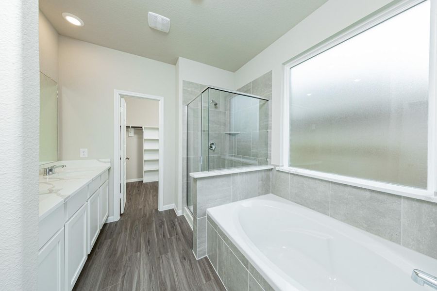 Furnished interior view inside a new home in River Ranch, Dayton (Image 5).