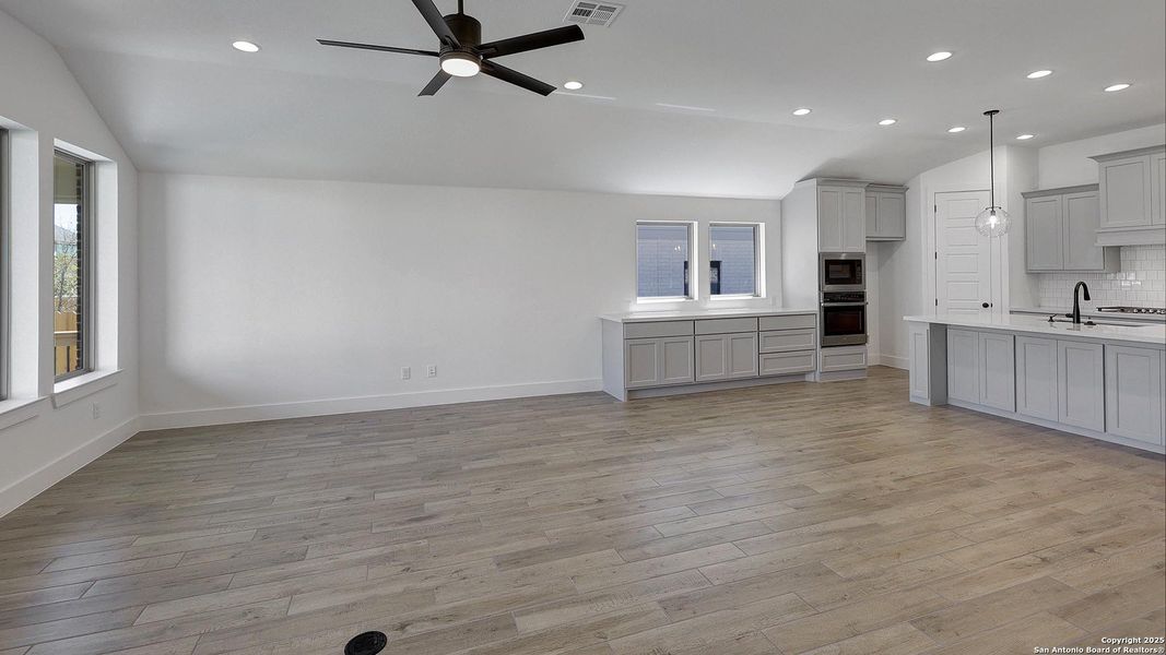Spacious, unfurnished interior of a new home in Corley Farms 50', Boerne (Image 13). Spacious, unfurnished interior of a new home in Corley Farms 50', Boerne (Image 13).