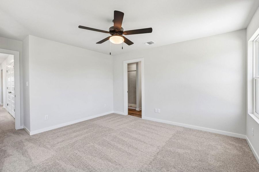 Spacious, unfurnished interior of a new home in Avery Centre, Round Rock (Image 17).