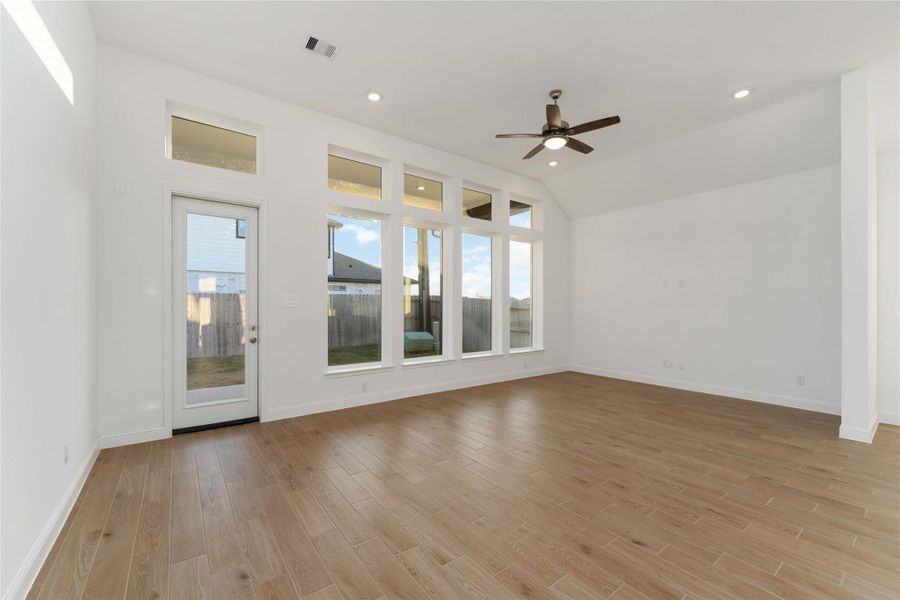 Spacious, unfurnished interior of a new home in Arabella on the Prairie, Booth (Image 21).
