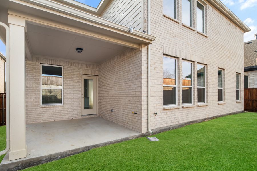 Exterior details and patio area of a home in Legacy Hills, Celina (Image 4).
