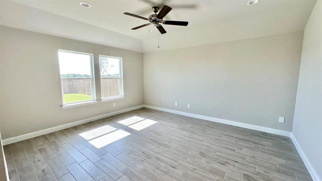 Spacious, unfurnished interior of a new home in Rock Creek Ranch, Fort Worth (Image 9).