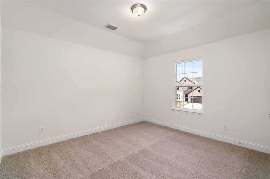 Spacious, unfurnished interior of a new home in Lake Breeze, Lavon (Image 33).